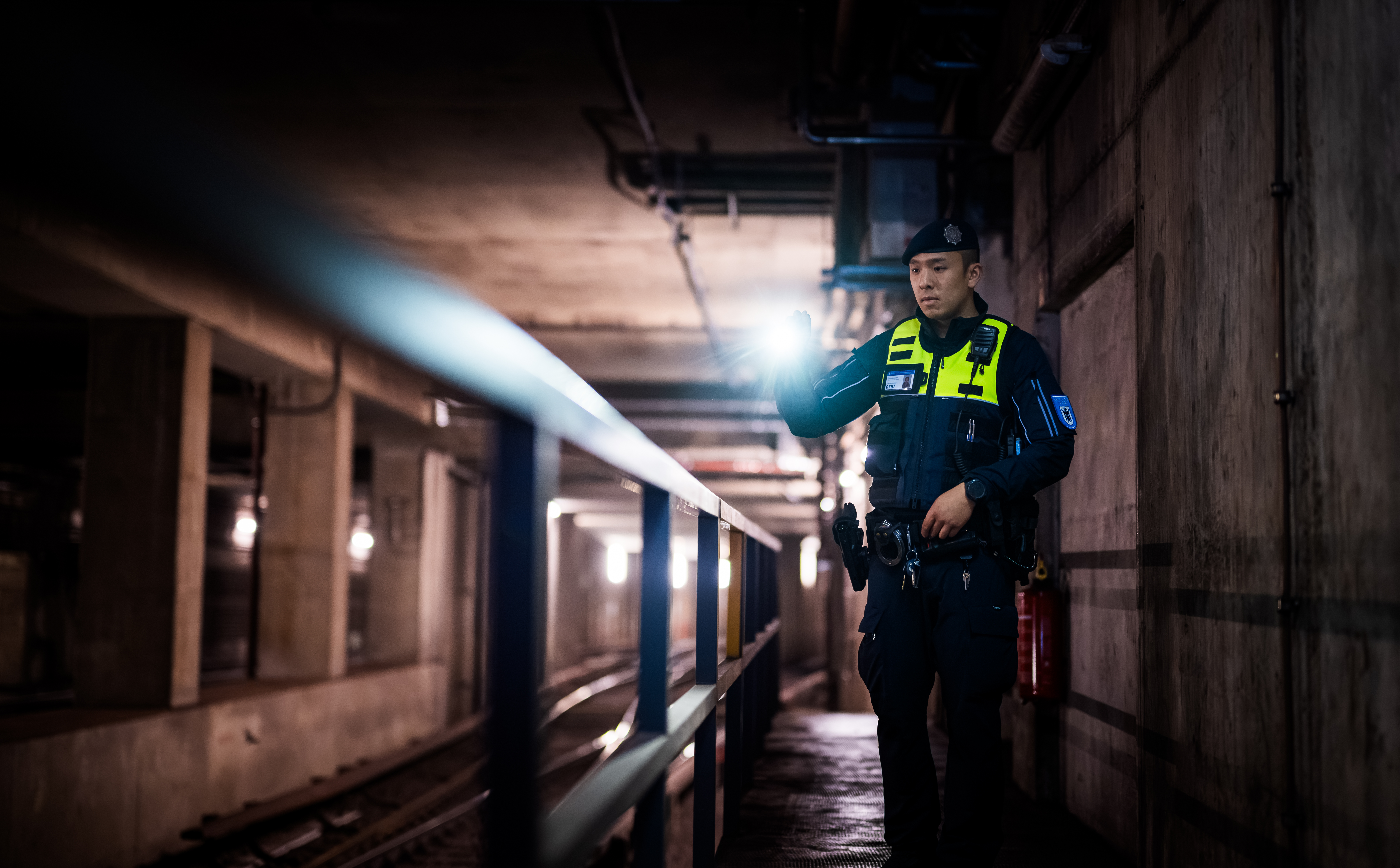 A M&uuml;nchner U-Bahnwache guard patrolling a tunnel.